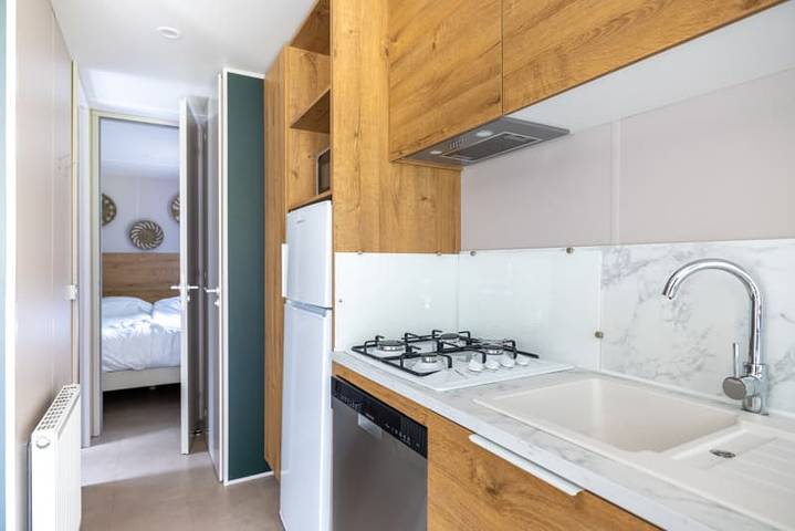 Caravane pour 4 personnes, avec balcon/terrasse ainsi que vue sur le lac et terrasse à Coëx - 4