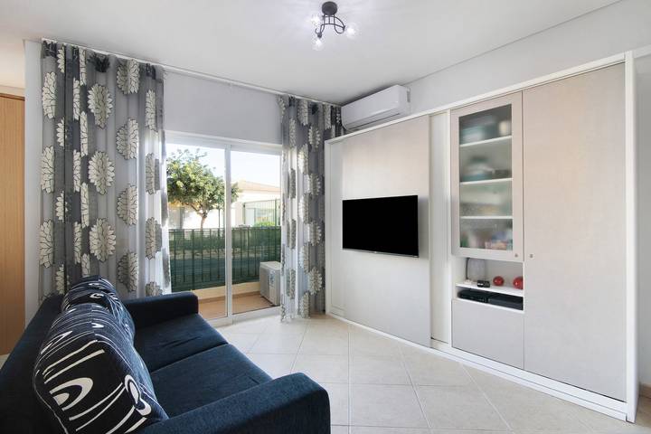 Ganze Wohnung, Ferienwohnung 'Casinha Dos Serves' mit Gemeinschaftspool, WLAN und Klimaanlage in Ferreiras, Faro Distrikt