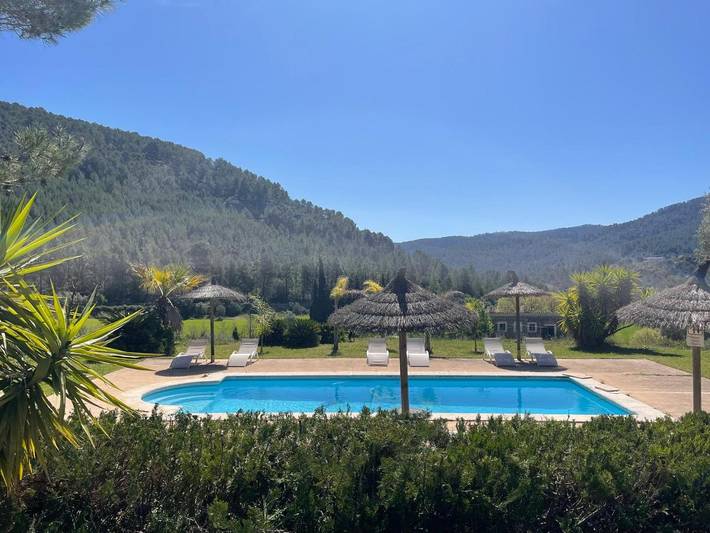 Ferienwohnung für 2 Personen, mit Terrasse und Garten sowie Pool und Ausblick in Puigpunyent