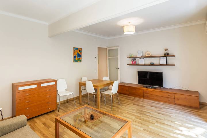 Ganze Wohnung, Ferienwohnung für 4 Personen mit Terrasse in Barcelona Zentrum, Barcelona
