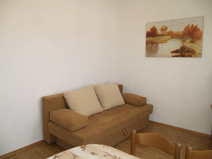 Ganze Wohnung, 1-Zimmer-Ferienwohnung mit Terrasse und Meerblick Preko, Ugljan -b in Preko, Insel Ugljan