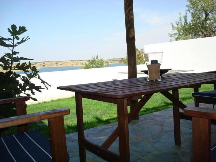 Location de vacances pour 4 personnes, avec jardin et piscine ainsi que vue sur le lac et vue à Moura - 3