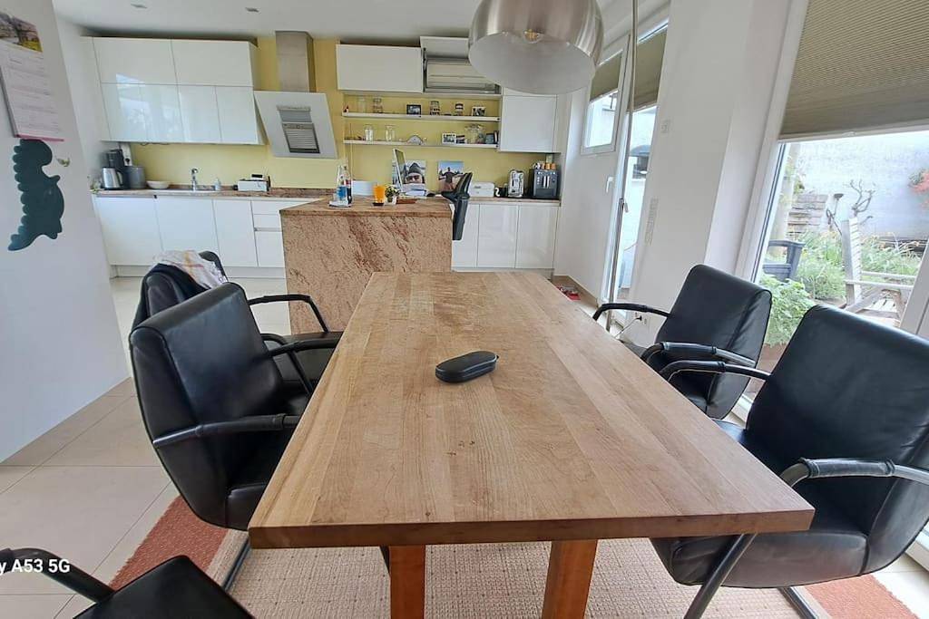 Bungalow, Uneinsehbar, 8 Personen maximal, 3 Personen oben, 5 unten in Eschborn, Main-Taunus-Kreis