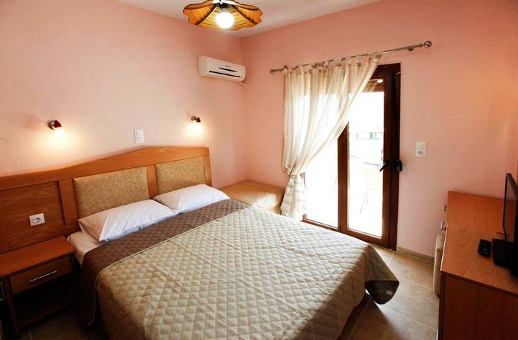 Holiday rental for 2 people, with garden and balcony as well as view in Thassos