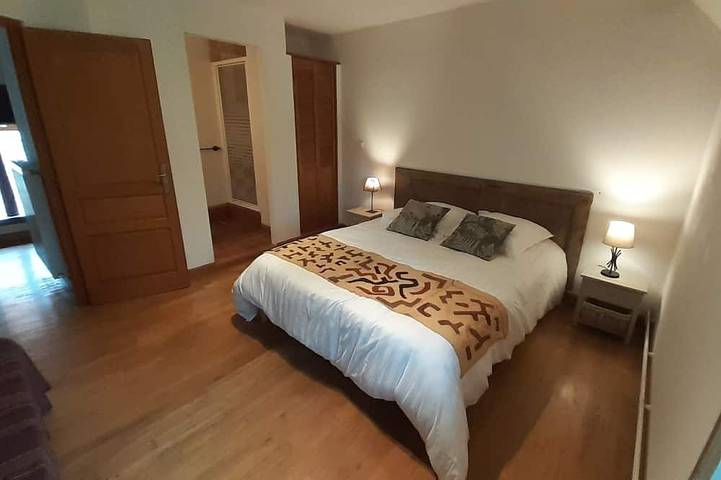 Gîte pour 8 personnes, avec jardin à Louze - 2