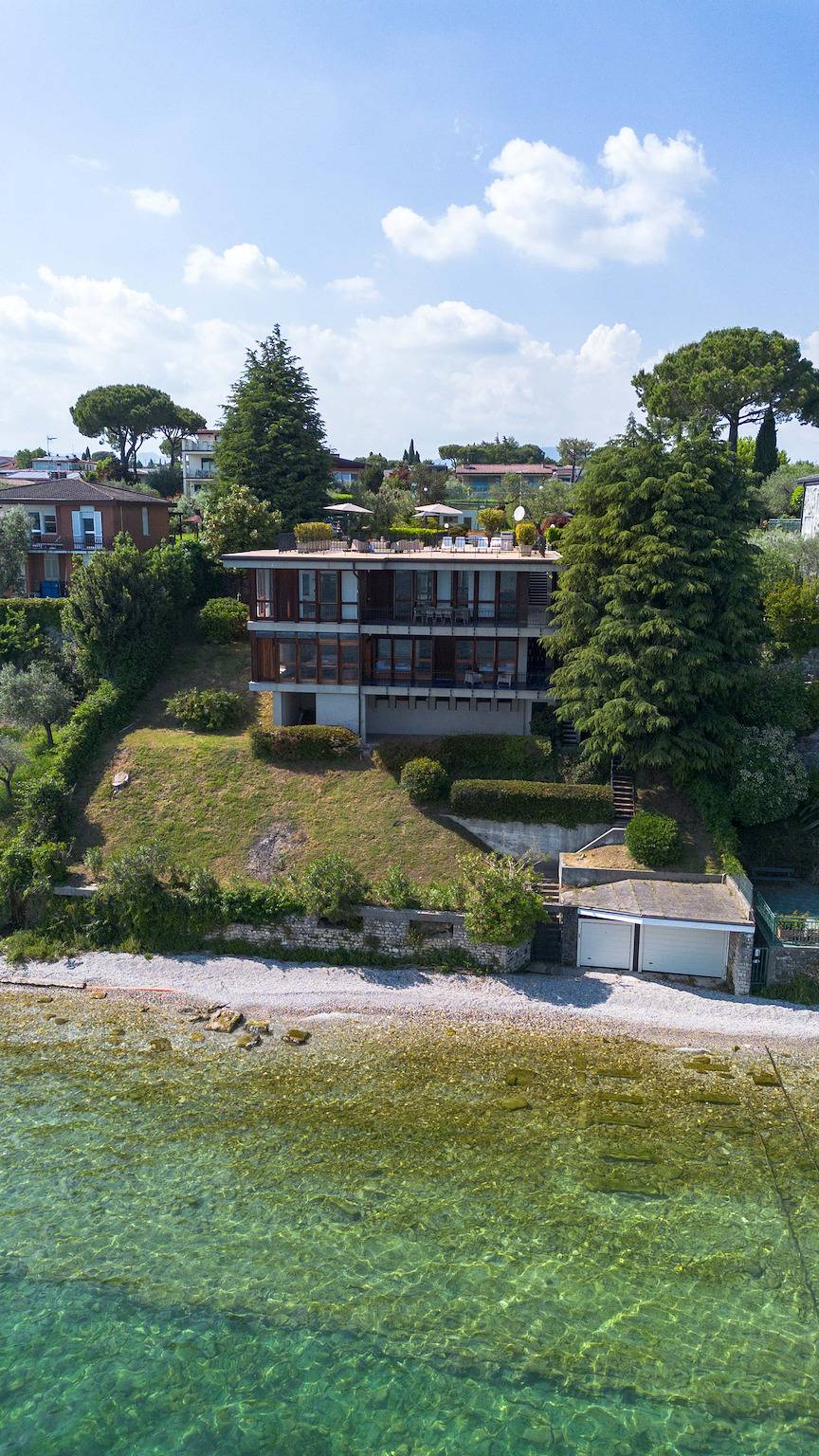 Villa Dolcelago Lake front in Moniga del Garda, Prealpi Gardesane