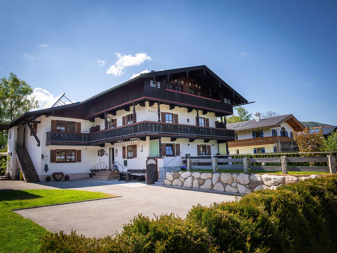 Ganze Ferienwohnung, Gästehaus Bodnerwies - Hoher Göll, für 2 Personen, 46 qm, Wohnzimmer, extra Schlafzimmer und Terrasse in Schönau am Königssee, Berchtesgadener Alpen