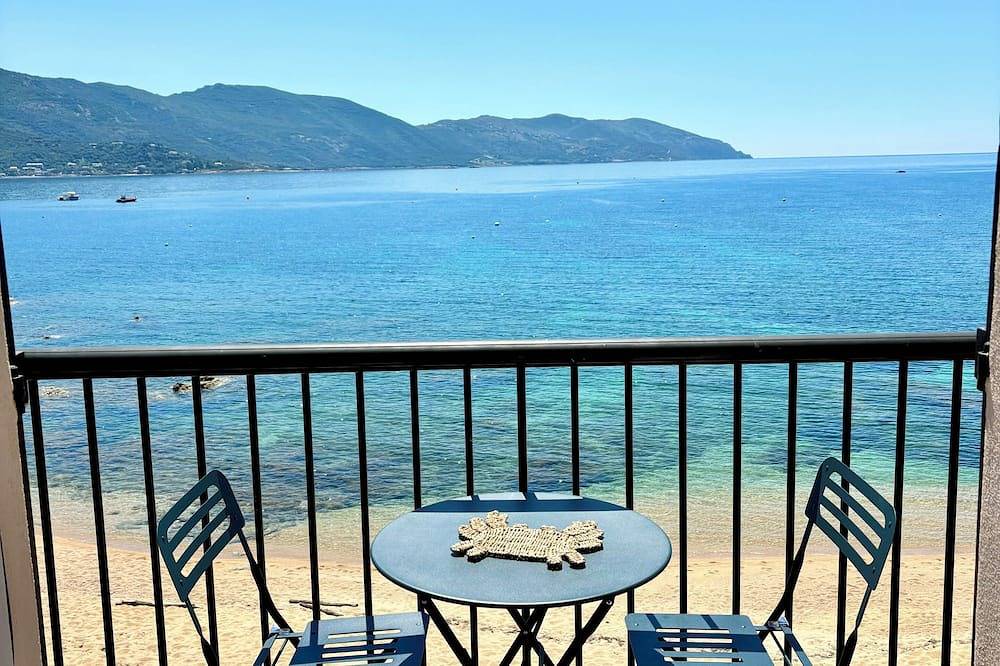 Appartement entier, Grand studio pieds dans l'eau - accès direct à la plage in Tiuccia, Casaglione