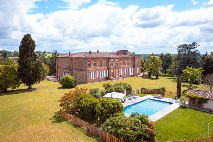 Location de vacances pour 12 personnes, avec jardin ainsi que piscine et vue à Corbarieu - 2