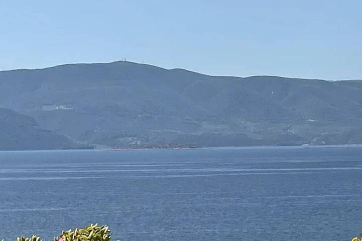 Ferienhaus für 10 Personen, mit Whirlpool und Balkon sowie Garten in Loutraki