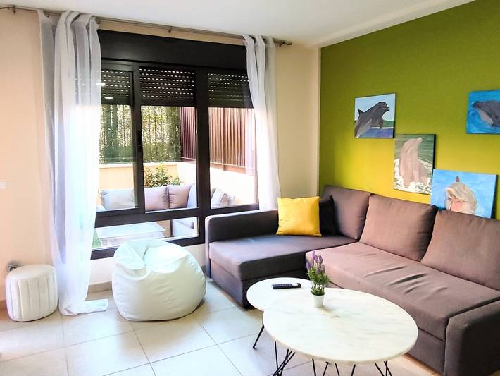 Ferienwohnung für 2 Personen, mit Meerblick und Balkon sowie Garten und Pool