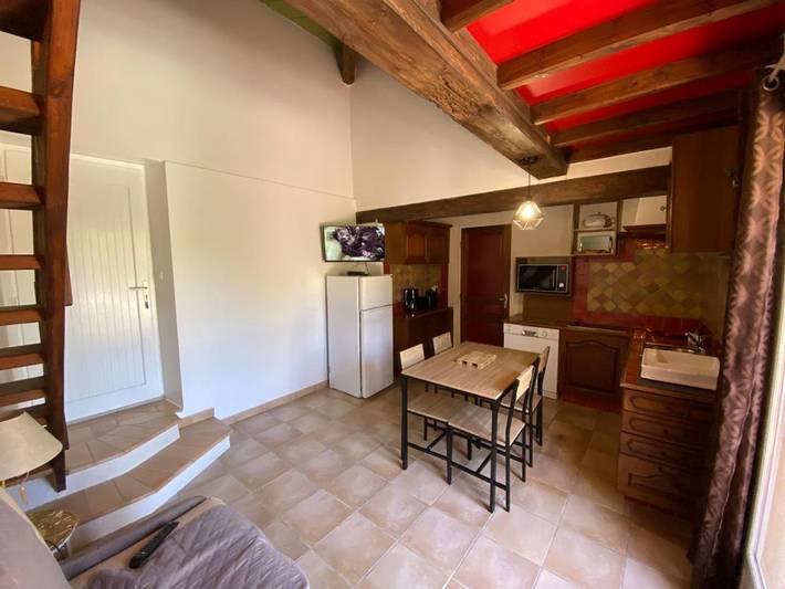 Gîte pour 3 personnes, avec vue ainsi que piscine et jardin à Sillans-la-Cascade - 3