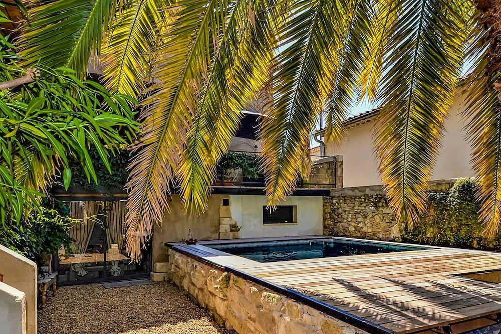 Entire apartment, Lovely apartment in Pujaut with Wifi in Pujaut, Nimes region
