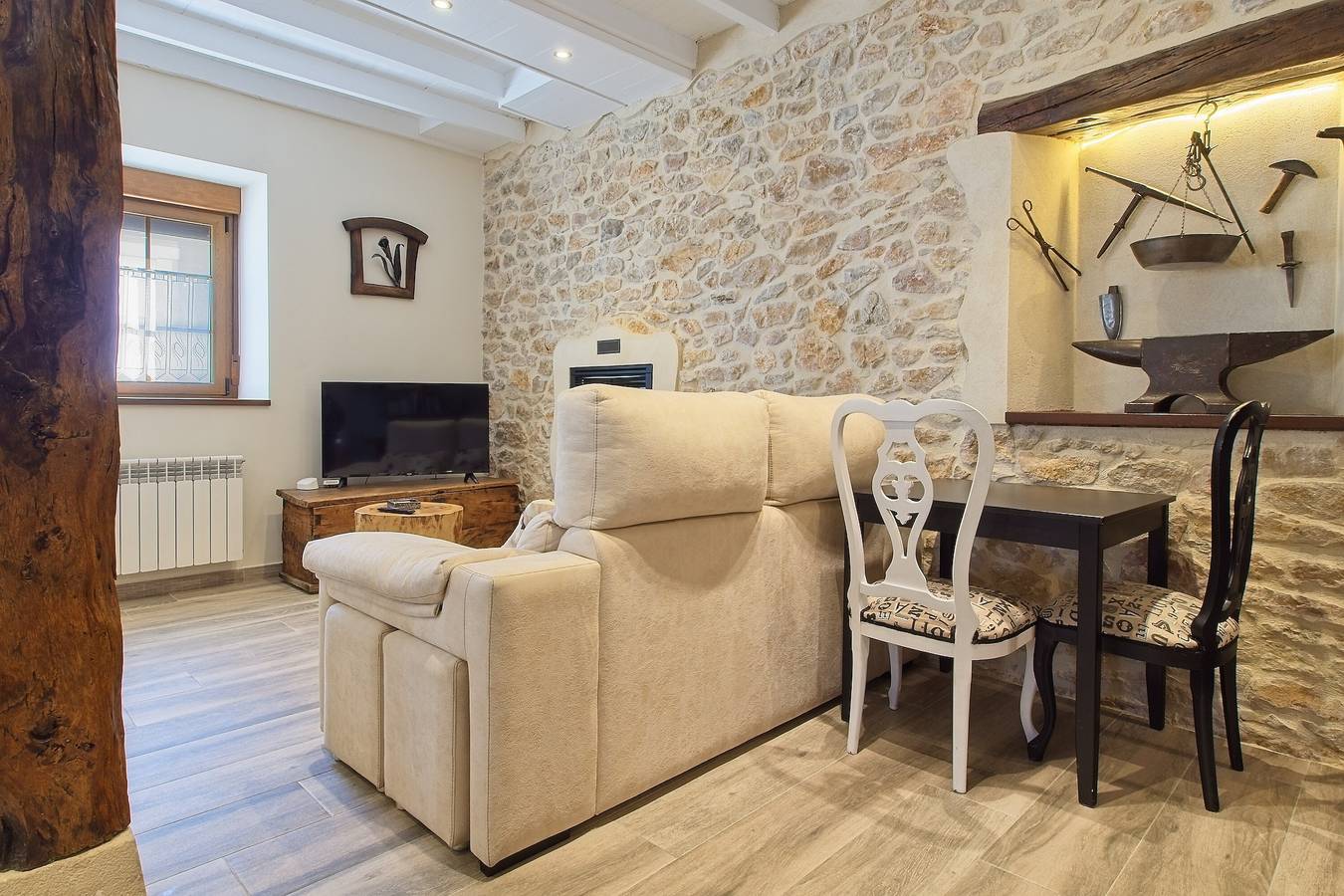 Refugio rural 'El Yunque' en la Montaña Palentina, terraza y Wi-Fi in Santibáñez de la Peña, Cordillera Cantábrica