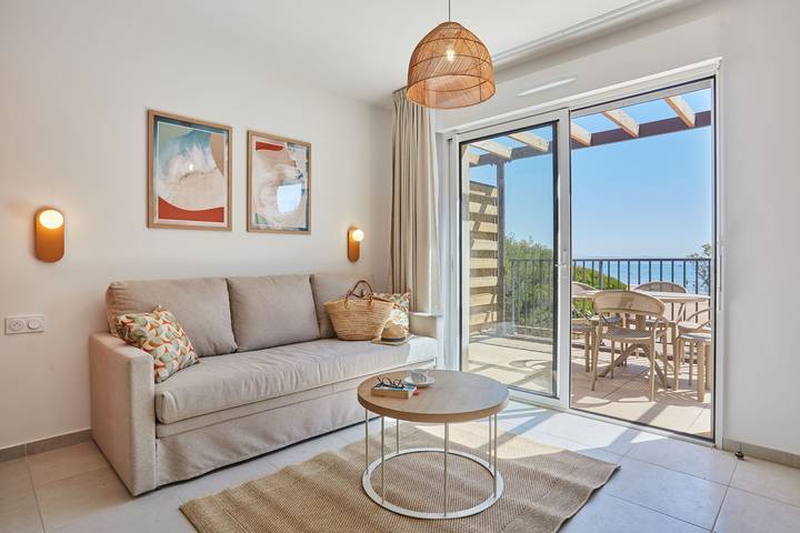 Gîte pour 2 personnes, avec Balcon ainsi que Terrasse et Piscine à Hyeres - 2