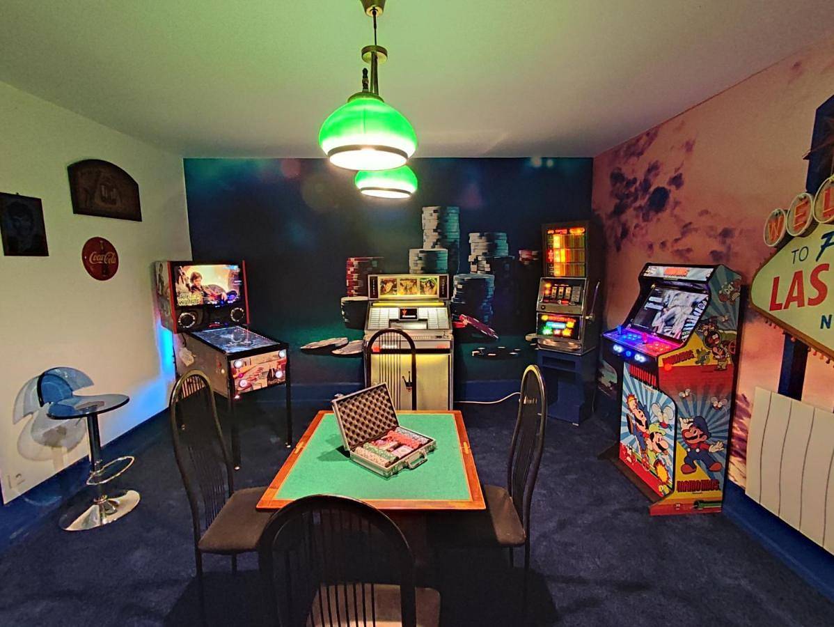 Appartement entier, Le Vegas Logis de luxe avec salle de jeux in Champagnole, Jura Francais