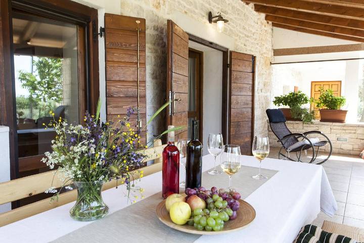 Ferienhaus für 5 Personen, mit Terrasse und Ausblick sowie Garten in Bale