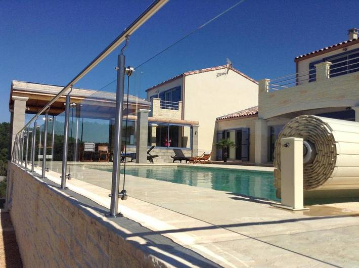 Location de vacances pour 7 personnes, avec vue ainsi que piscine et terrasse à Saint-Hippolyte-de-Montaigu - 4