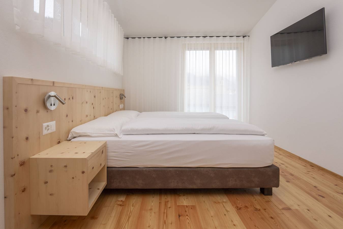 Ganze Wohnung, Chasa Helvetia Trai: Neu gebaute 3,5 Zimmer Ferienwohnung mit exklusivem Hotelservice in Val Müstair, Unterengadin