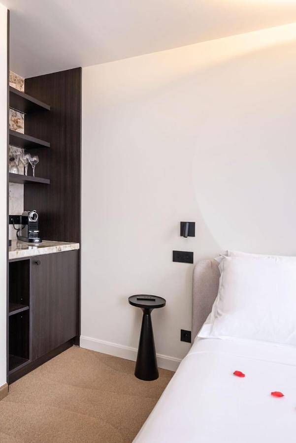 Appartement entier, Ecrin Romantique, Suite d'exception avec balnéo in Lyon, Lyon et ses environs