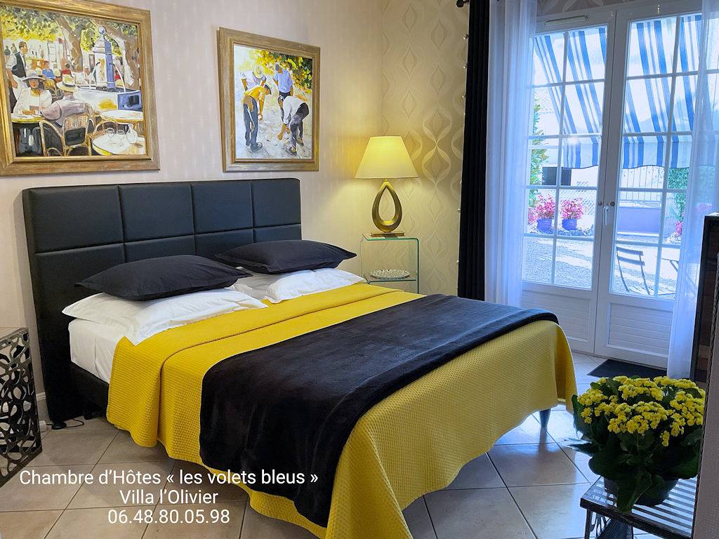 Villa l'Olivier - Chambre "les Volets Bleus", côté mer - Chambre "Les volets bleus" in Vaux-sur-Mer, Côte de Beauté