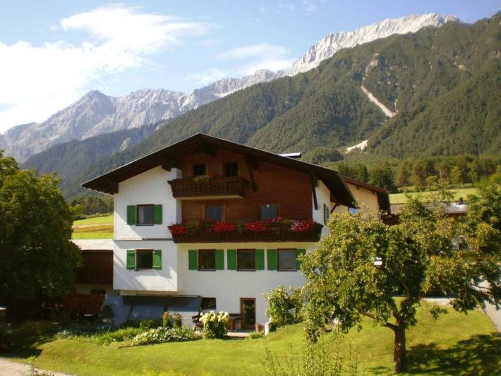 Ferienwohnung für 5 Personen, mit Balkon und Ausblick in Wildermieming