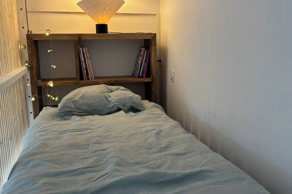 Ganze Wohnung, 2-bed apartment with private terrace - 50m from beach and Gr34. Dogs welcome. in Carantec, Ceinture Dorée