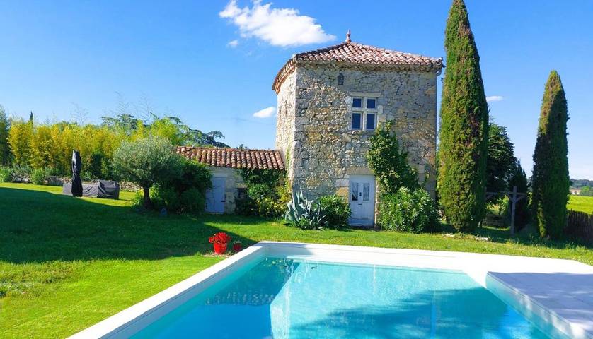 Location de vacances pour 12 personnes, avec piscine ainsi que vue et jardin à Castelnau-sur-l'Auvignon - 2