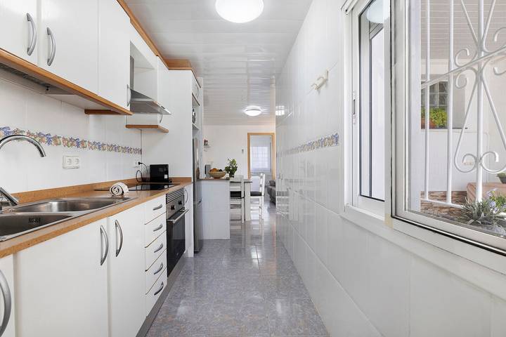 Hel lejlighed, Apartment 'Cristina' with Private Terrace, Wi-Fi, and Air Conditioning in Deltebre, Delta af Ebro