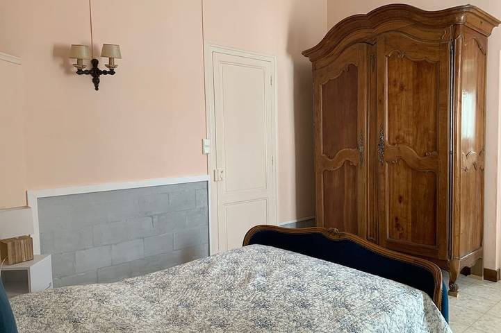 Town house in a 9000 m2 park with swimming pool, close to the beach in Meschers-sur-Gironde, Rochefort region