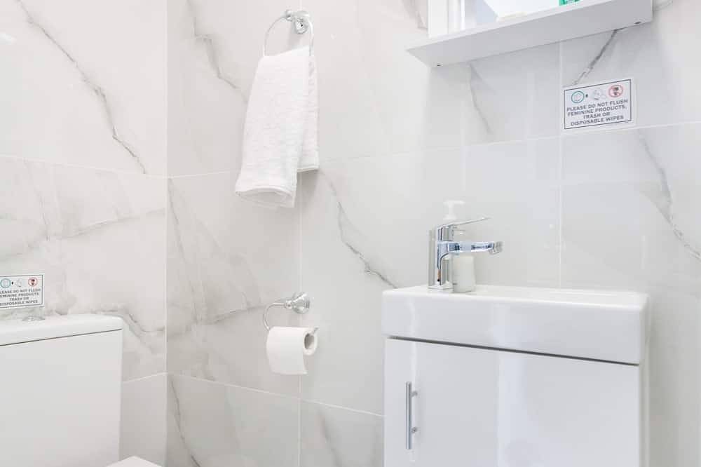 Cosy Twin Room 2 Min to Arsenal Stadium 3 in Islington, London