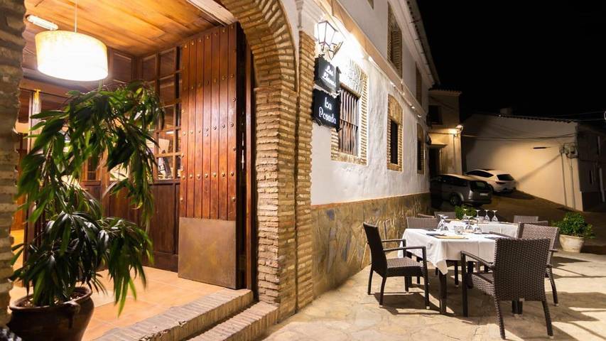 Hotel para 3 personas, con terraza y vistas en Villaluenga del Rosario