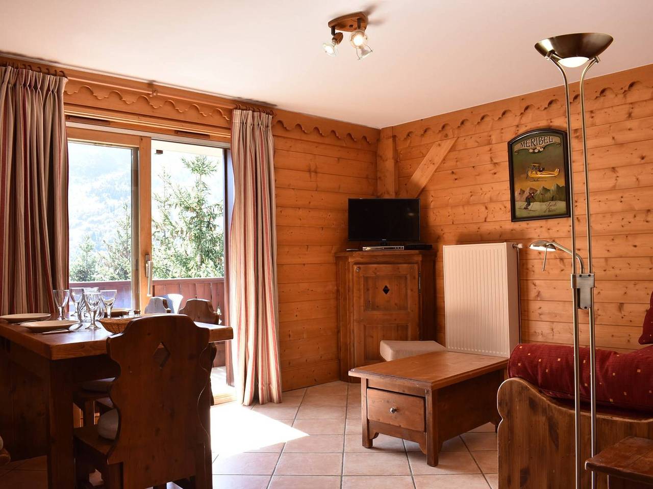 Appartamento intero, 3-Room Apartment for 6 with Pool, Sauna, and Hammam in Méribel Village near Ski Lift in Meribel Village, Courchevel