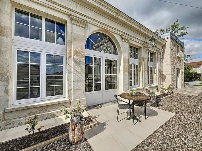 Location de vacances pour 4 personnes, avec Jacuzzi ainsi que Terrasse et Jardin à Clermont (Oise)