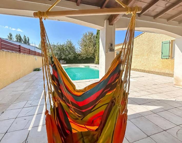 Location de vacances pour 12 personnes, avec Terrasse ainsi que Jardin et Piscine à Redessan