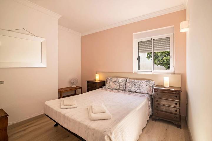 Beautiful Villa "Vila Hibiscus" with Sea View, Pool, Wi-Fi, Garden & Terrace; Parking Available  in Albufeira e Olhos de Água, Faro District