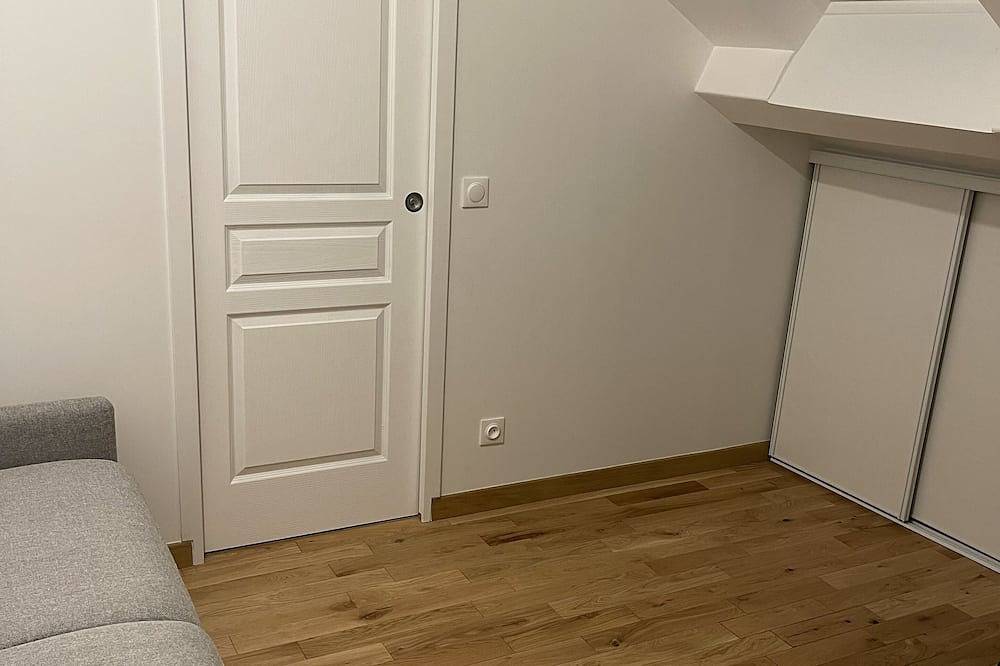 Appartement entier, Studio (Chambre indépendante) refait à neuf in Saint-Mandé, Val-de-Marne