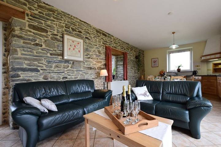 Gîte pour 6 personnes, avec Terrasse et Jardin à Esch-sur-Sûre