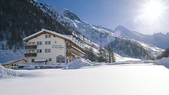 Alpin Sporthotel Bündnerhof - Double room with shower/Wc, southeast in Samnaun-Dorf, Samnaun