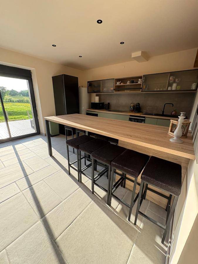 Location de vacances pour 8 personnes, avec terrasse et vue, animaux acceptés à Marboz - 2