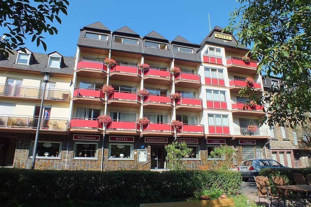 Doppelzimmer,  Balkon, Moselblick - Hotel Moselkern in Burg Eltz, Moselkern