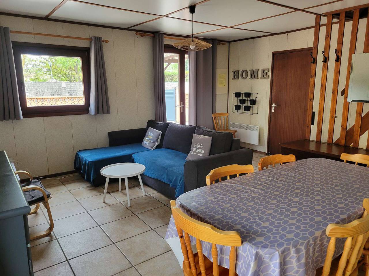 Entire holiday apartment, Spacious corner Villa located in the secured residence of "Les Portes du Soleil, for 7 people, Airconditioning, 3 bedroo in Portiragnes Plage, Portiragnes
