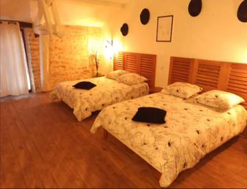 Location de vacances pour 9 personnes, avec terrasse, animaux acceptés à Septfonds