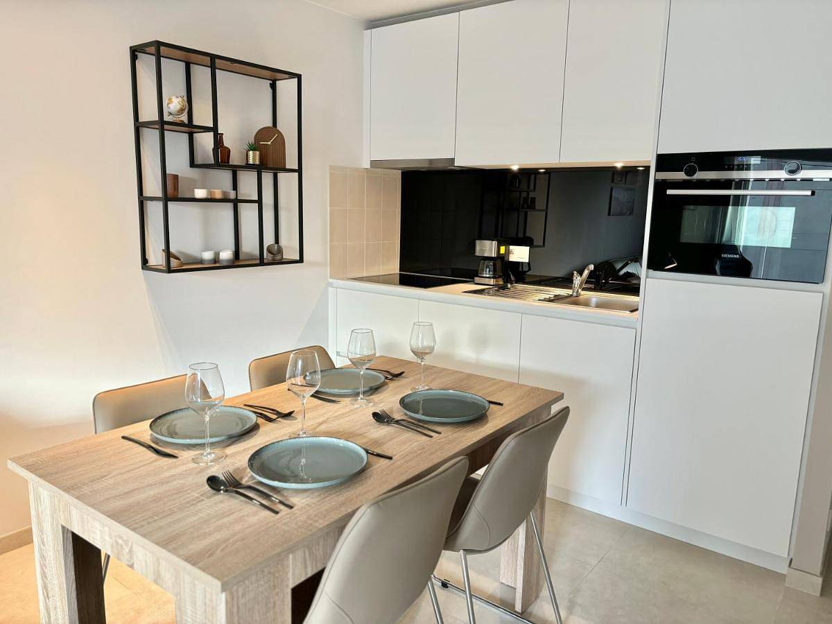Geheel appartement, Apartment with Sea View in De Panne, Belgische Kust
