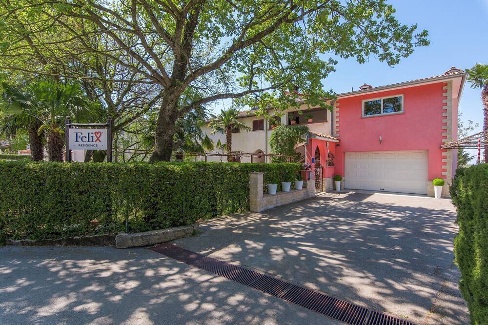 Entire apartment, Apartment Felix  with pool in Porec in Grad Poreč, Porec region