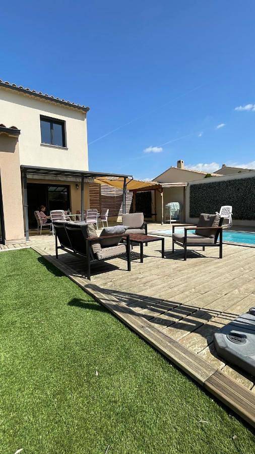 Location de vacances pour 6 personnes, avec piscine ainsi que jacuzzi et jardin, adapté aux familles à Malemort-du-Comtat