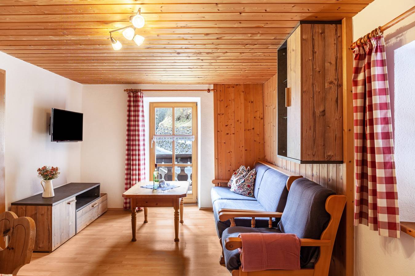 Ganze Wohnung, Ferienwohnung 'Haus Niklos - Waldeck' mit Bergblick, Garten und Wlan in Grainau, Eibsee