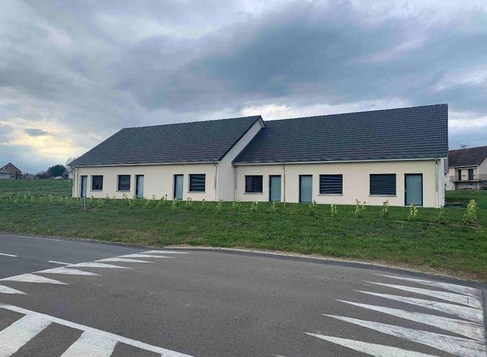 Gîte pour 2 personnes, avec terrasse et vue sur le lac ainsi que jardin et vue à Bourbon-Lancy - 4