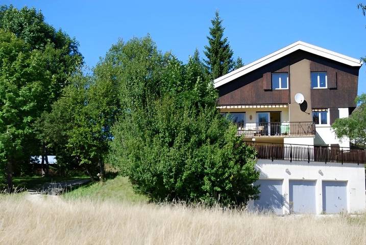 Chambre d’hôte pour 10 personnes, avec jardin dans le Jura - 2