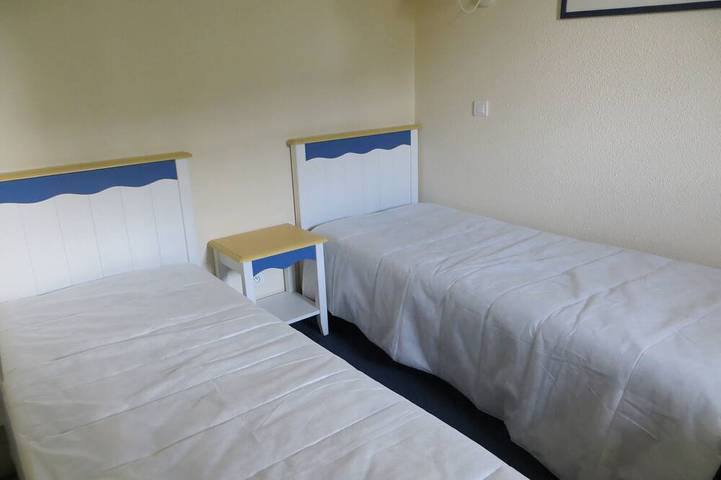 Gîte pour 6 personnes, avec piscine ainsi que terrasse et jardin dans Cap Coz - 3